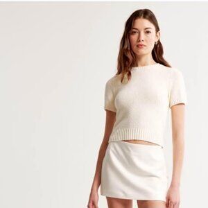 A&F cream crew sweater tee - xs